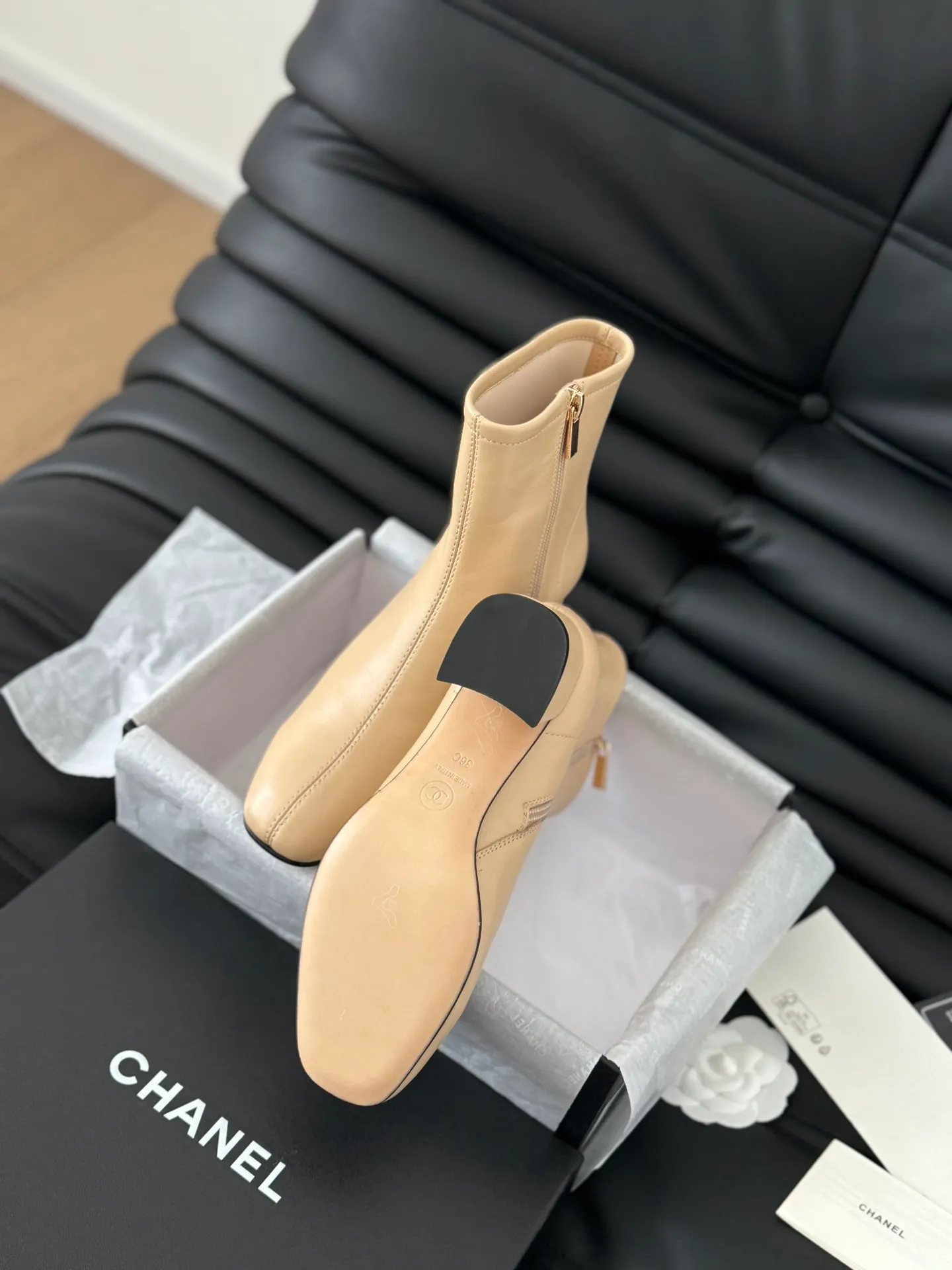 👟👟Ex-factory price 640👟👟 Purchasing-grade Chanel classic new stretch boots series! The leather texture is super good, and the upper is delicate ~ Calfskin upper, sheepskin lining, original outsole! Size:35-39 Other sizes are determined